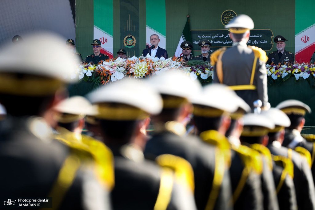 پزشکیان در روز ارتش (4)