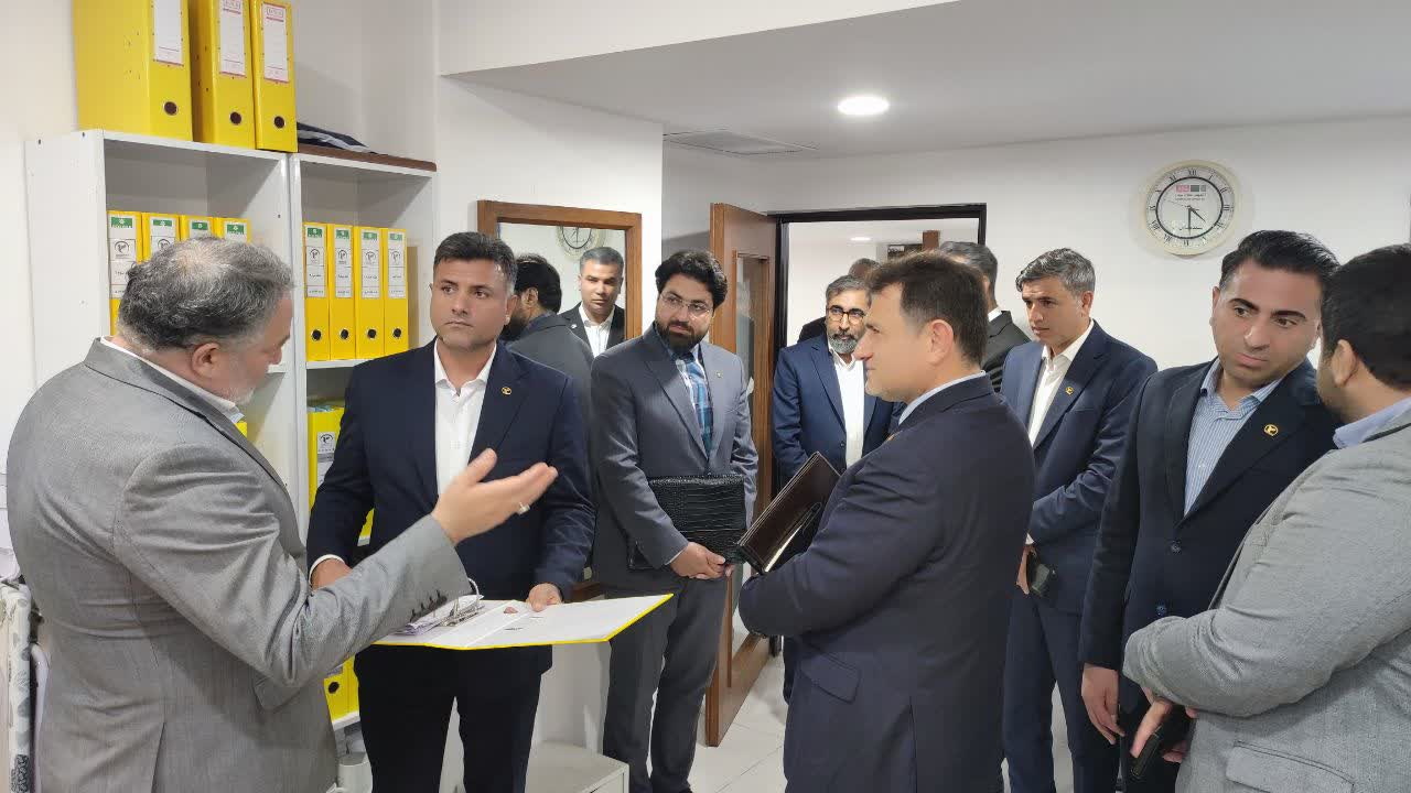 از مدیر و کارکنان هتل هما بندرعباس برای خدمترسانی به آسیبدیدگان جنگ تقدیر شد (3)