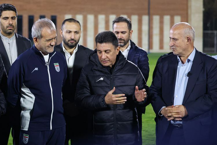 پزشکیان با بازی تیم ملی فوتبال بازی کرد (6)