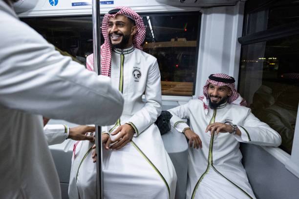 ورود عربستانی‌ها به جام جهانی با لباس محلی