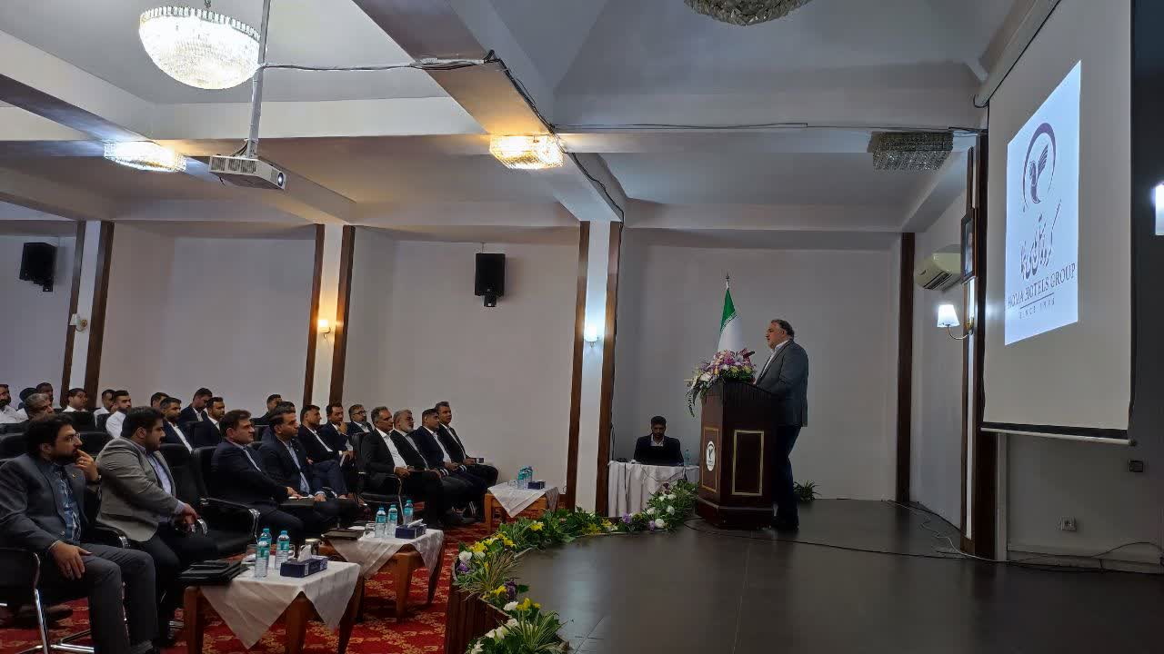از مدیر و کارکنان هتل هما بندرعباس برای خدمترسانی به آسیبدیدگان جنگ تقدیر شد (4)