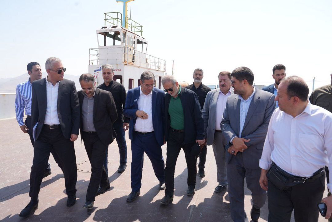 بازدید پزشکیان از دریاچه ارومیه (2)