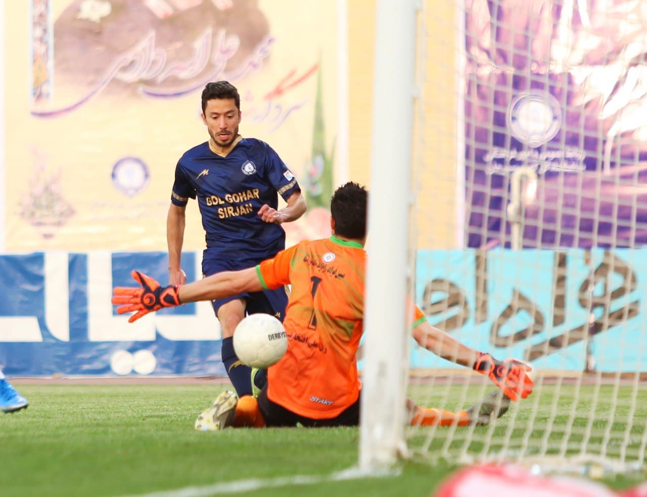 نوید عاشوری