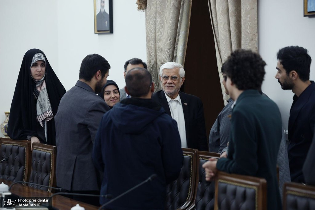 عارف در نشست صمیمانه با دانشجویان (1)