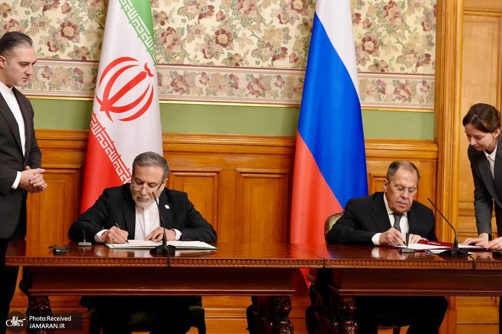 برنامه رایزنی های وزرات خارجه های ایران و روسیه توسط امضا شد (3)