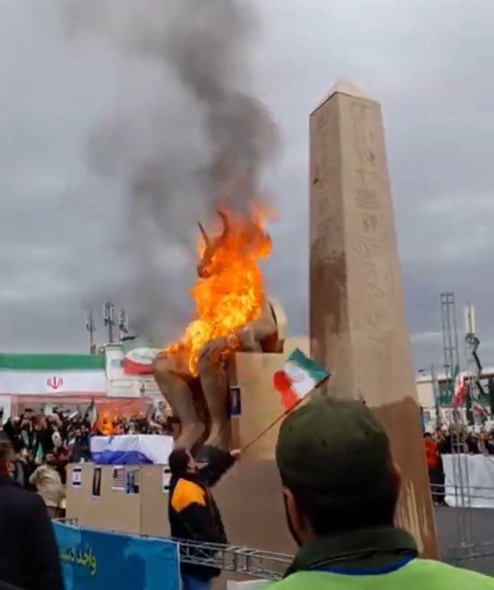 ماجرای آتش‌زدن مجسمه بعل در راهپیمایی 22 بهمن چیست؟ (3)