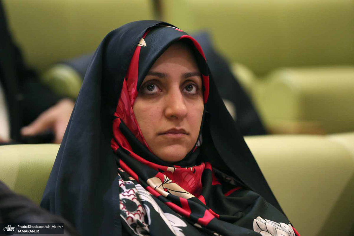 زهرا بهروز آذر