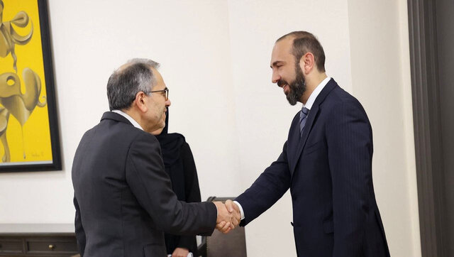 آرارات میرزیان و تخت روانچی