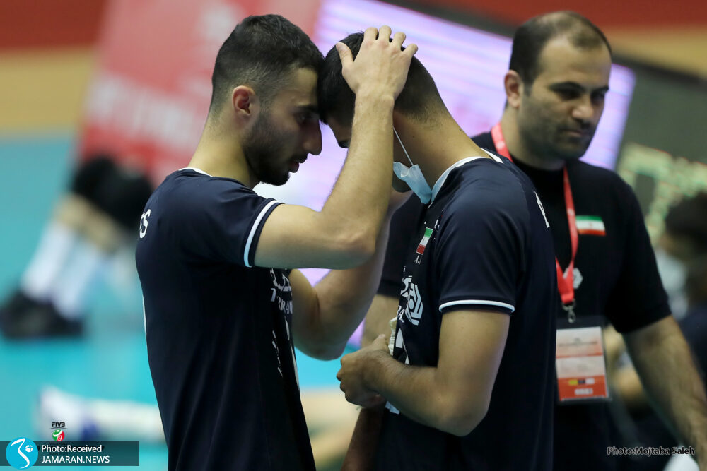 اشک های والیبالیست های نوجوان ایران بعد از شکست مقابل لهستان