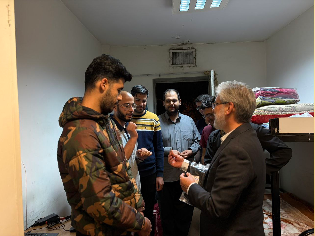 گفتوگوی سه ساعته وزیر علوم با دانشجویان خوابگاهی دانشگاه تهران (1)