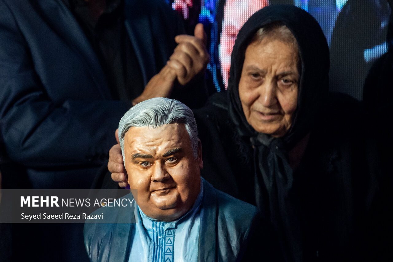 مراسم چهلم اکبر عبدی