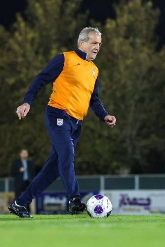 پزشکیان با بازی تیم ملی فوتبال بازی کرد (3)