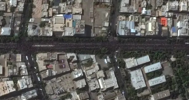 شرکت آمریکایی وسعت مراسم تشییع رهبر شهید انقلاب را ثبت کرد+ تصاویر (2)
