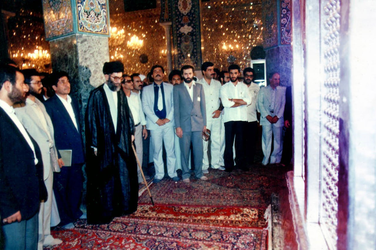 رهبر شهید انقلاب در حرم حضرت زینب(س)
