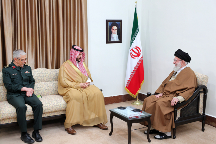 رهبر انقلاب و وزیر دفاع عربستان