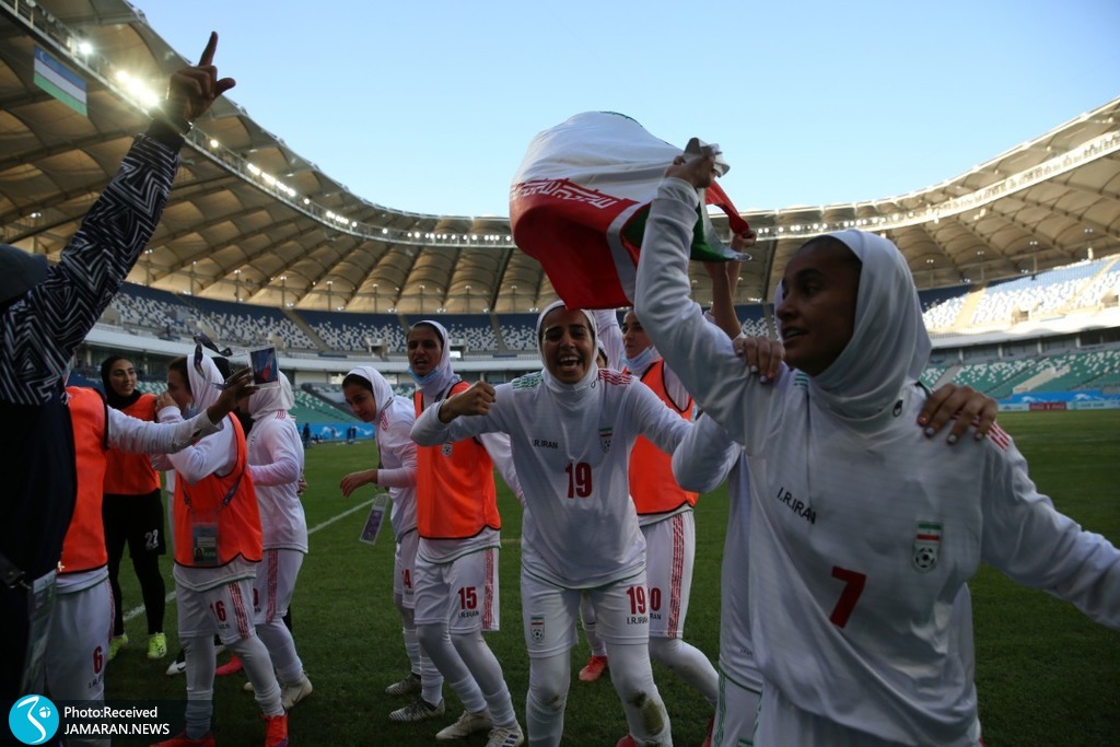 خوشحالی تیم ملی فوتبال زنان ایران بعد از صعود تاریخی