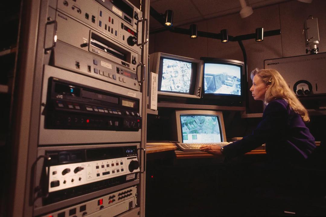 de3082b6-621d-42b5-88ef-339b4d870300