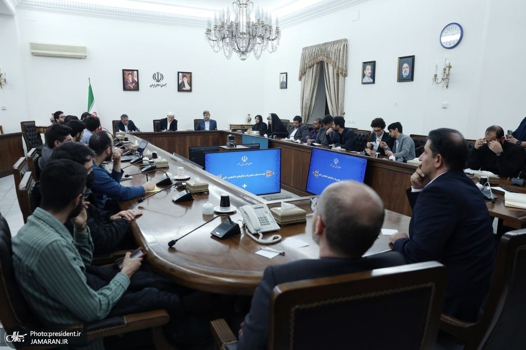 عارف در نشست صمیمانه با دانشجویان (2)