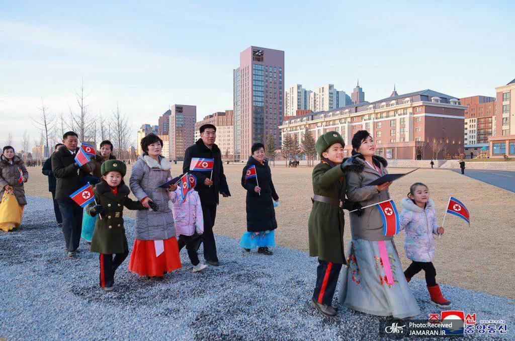 رهبر کره شمالی به خانواده‌های سربازان کشته شده خانه داد  (2)