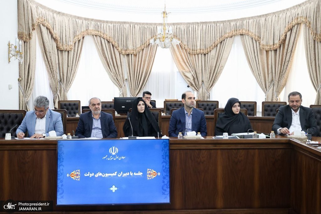 نشست عارف با دبیران کمیسیون‌های دولت (2)