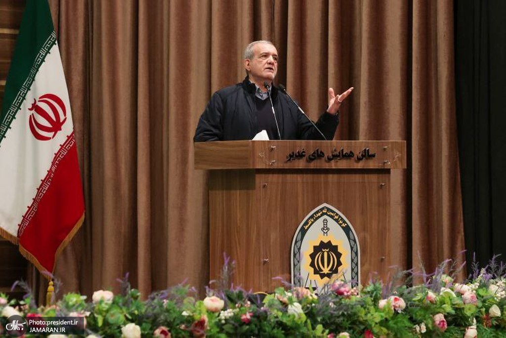 پزشکیان در در مراسم تجلیل از دست‌اندرکاران احداث شهرک مسکونی حضرت فاطمه زهرا (س) فراجا (2)