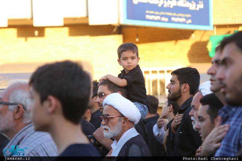 پیاده روی آیت الله العظمی وحید خراسانی به سمت حرم حضرت معصومه(س)