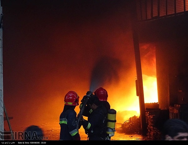 نجات جان پنج نفردر یک حادثه آتش سوزی در اهواز