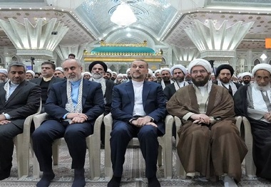 The foreign minister meets with Friday prayer leaders at Imam Khomeini’s shrine