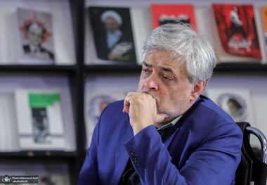 محمد مهاجری: پزشکیان می‌گوید نمی‌شود با یک دستور فیلترینگ را برداشت؛ چرا نمی‌شود؟ خواستید و نشد؟ به مردم بگویید چه کسانی نمی‌گذارند و اسامی‌شان را اعلام کنید؛ خواهید دید همان اسامی که اعلام می‌کنید ظرف ده‌دقیقه خواهند گفت هیچ مشکلی نداریم!