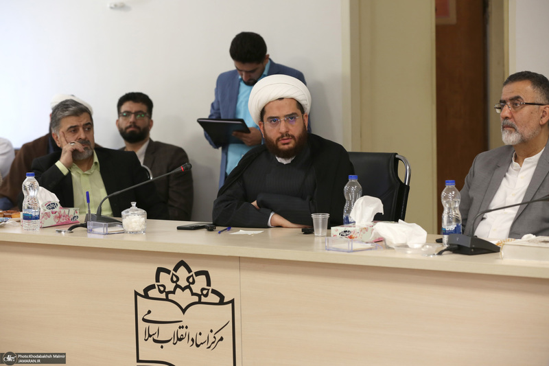 آیین رونمایی  از فصلنامه گواه در مرکز اسناد انقلاب اسلامی