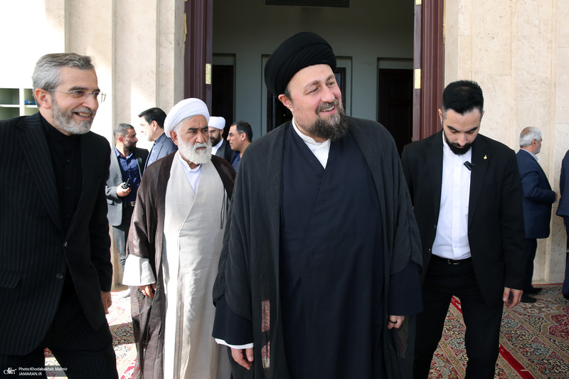 دیدار سرپرست و کارکنان وزارت خارجه باسید حسن خمینی در حرم مطهر امام خمینی (س)