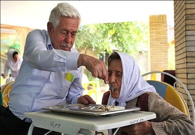 سالمندی همیشه با تنهایی همراه نیست