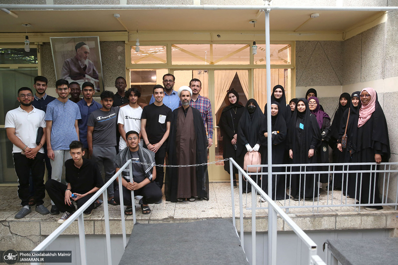 بازدید جمعی از دانشجویان انگلیسی و جمعی از دانش آموزان بندر دیر از جماران