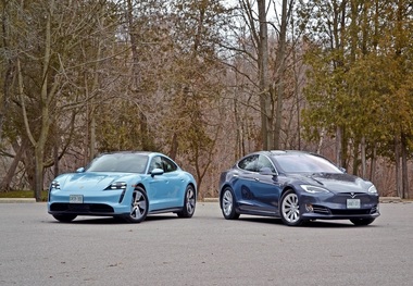 مقایسه دو خودروی پورشه تایکان و تسلا مدل اس + عکس
