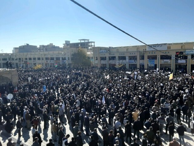 تجمع مردم چهارمحال و بختیاری برای رفع مشکل آب، 3 آذر 1400 + فیلم