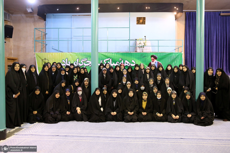بازدید جمعی از دانش آموزان از بیت امام خمینی (س) در جماران 1