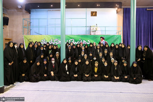 بازدید جمعی از دانش آموزان از بیت امام خمینی (س) در جماران 1