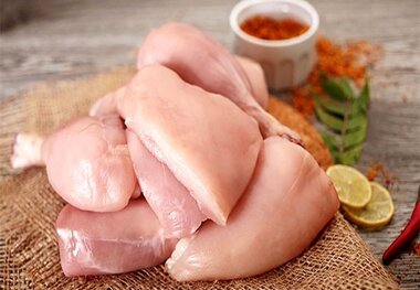 رشد ۱۳ درصدی قیمت مرغ در دو هفته/ گرمای شدید و قطعی برق علت افزایش قیمت