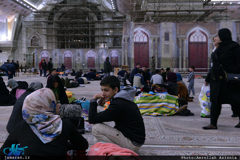 اسکان مسافران گرفتار در برف در حرم مطهر امام خمینی(س)