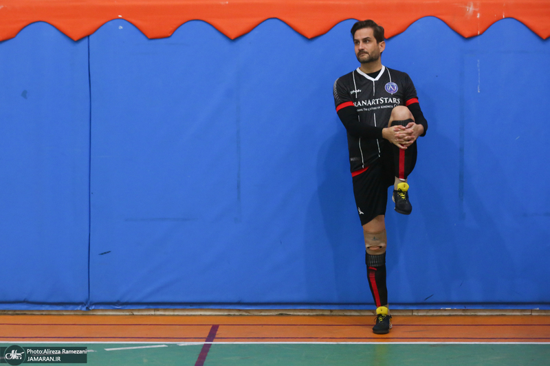 مسابقه فوتسال خیریه بین تیم هنرمندان و منتخب بنیاد حضرت زینب (س)