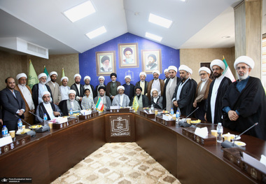 دیدار جمعی از علمای کشور عراق با رئیس موسسه تنظیم ونشر آثار امام خمینی (س)