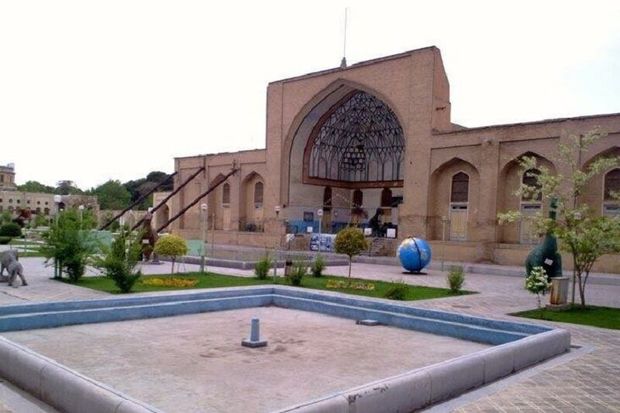 سایه سنگین موزه تاریخ طبیعی بر سر تالار تاریخی تیموری اصفهان
