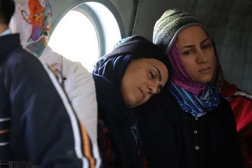 نجات ۱۴ کوهنورد گرفتار در آبشار شوی دزفول+ تصاویر