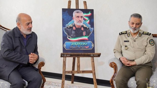 دیدار سرلشکر موسوی با خانوادۀ فرماندهان شهید جنگ ۱۲ روزه + عکس ها