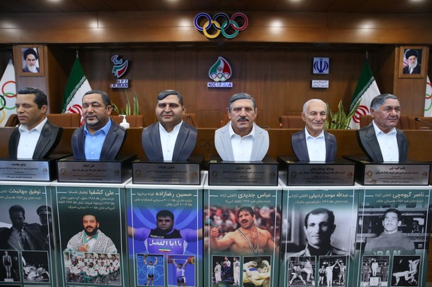 مراسم رونمایی از تندیس ۶ قهرمان ملی در کمیته ملی المپیک + تصاویر