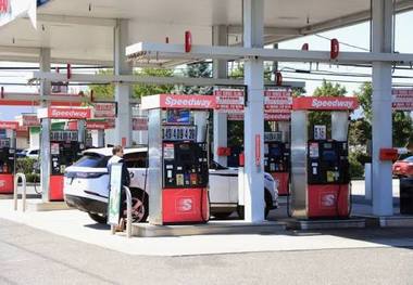 قیمت بنزین در آمریکا نزدیک به 4 دلار شد