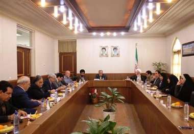 استاندار اصفهان: برداشت آب از زاینده رود از دی 92 به بعد ممنوع شده است