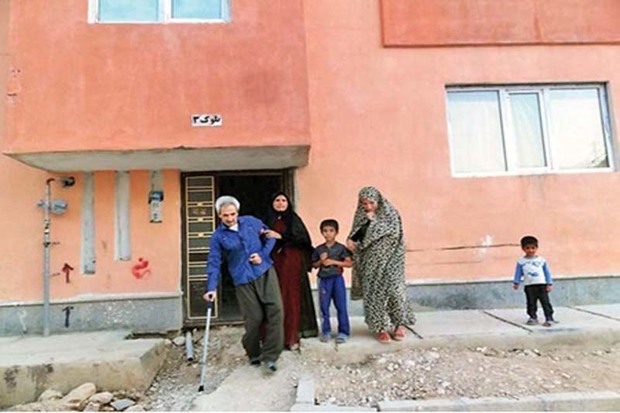 خانوارهای دارای 2 معلول در قزوین خانه دار شدند
