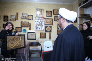 بازدید رئیس موسسه تنظیم و نشر آثار امام خمینی (س) از نمایشگاه عکس «امام دل‌ها‎»  و گذر فرهنگی هفته بر آستان آفتاب