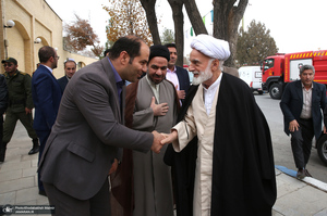 بازدید آیت الله دری نجف آبادی از نمایشگاه عکس امام دل‌ها‎